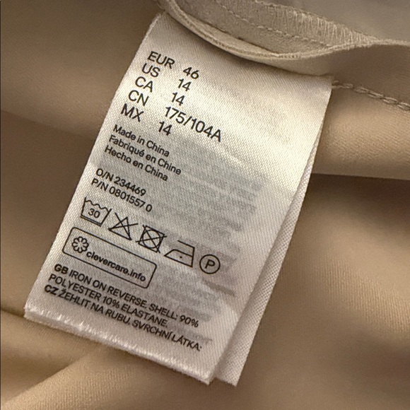 H&M Stylish Cream Jacket with Zipper Details - Picture 5 of 6